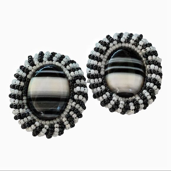 Vtg hand beaded black white banded agate earrings with glass bead border pierced - Picture 4 of 9